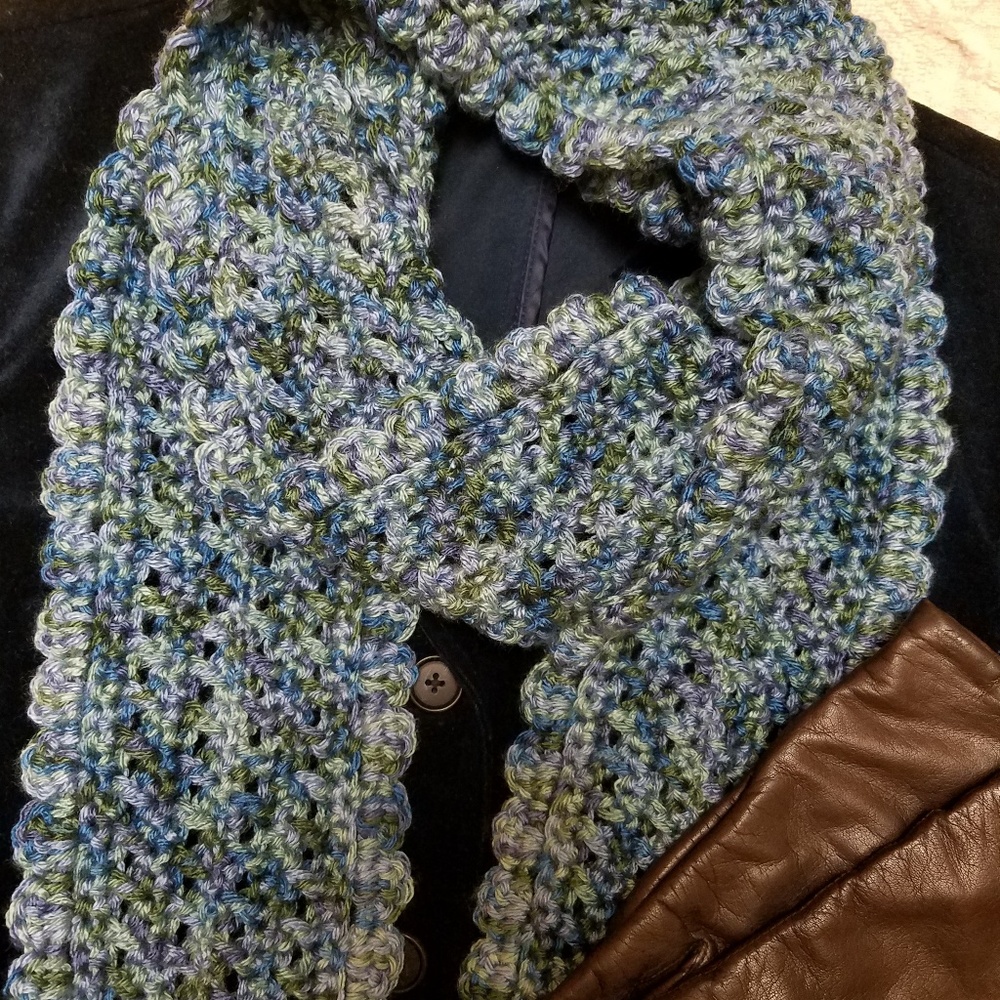 BEAUTIFUL BLUES CROCHET SCARF - Picture 2 of 5